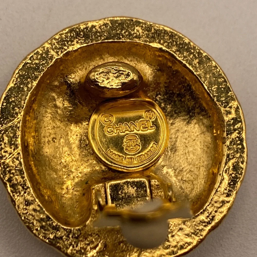 CHANEL Earrings AUTH Coco‎ Logo Mark CC Clip on Gold One Vintage Rare - Picture 2 of 11